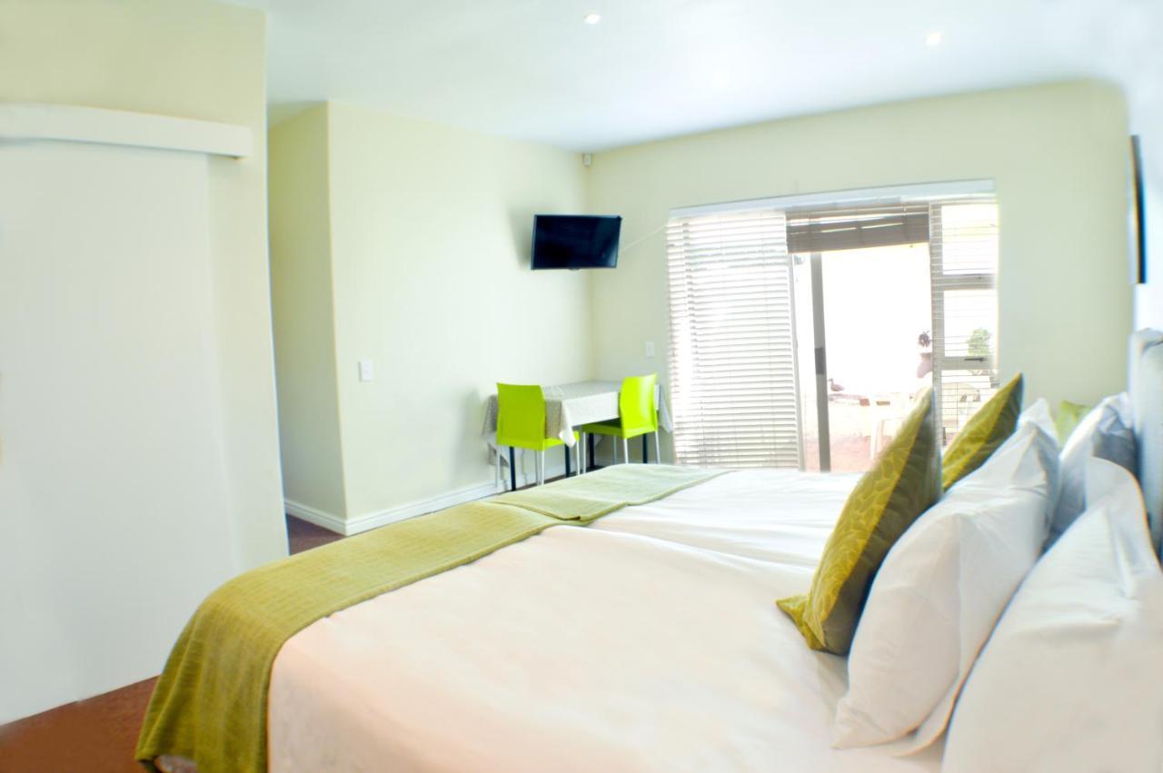 Small Bay Guest House Bloubergstrand Exterior foto